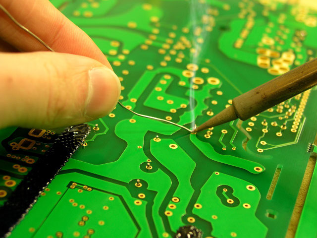PCB rework and soldering